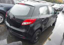 2013 MAZDA MAZDA2
