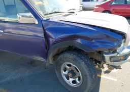 1995 NISSAN TRUCK KING CAB SE