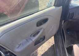2002 SATURN SL1