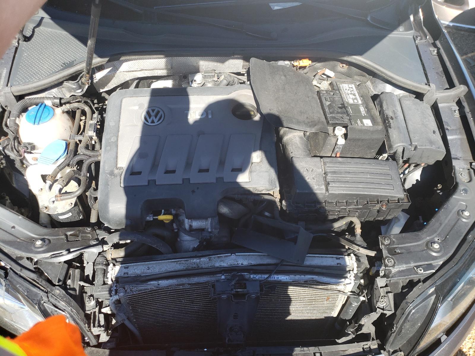 2014 VOLKSWAGEN Passat