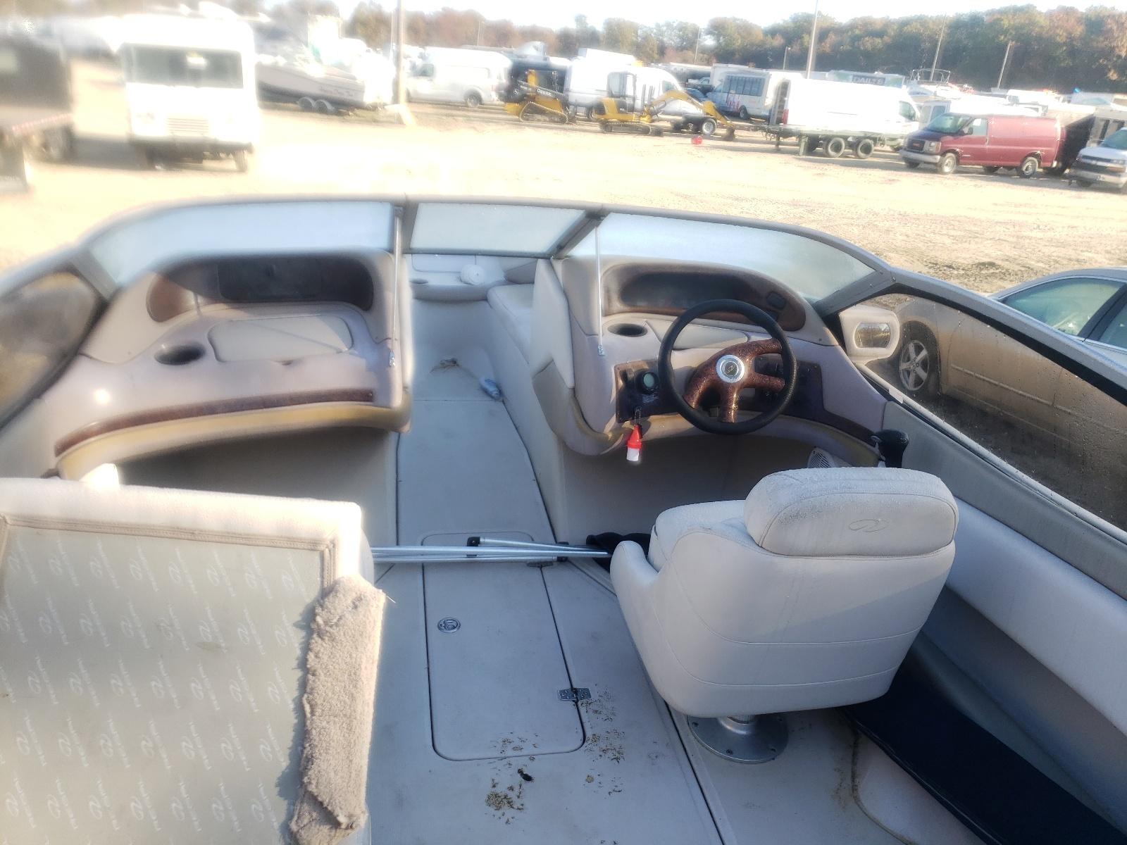 2002 REGAL Boat