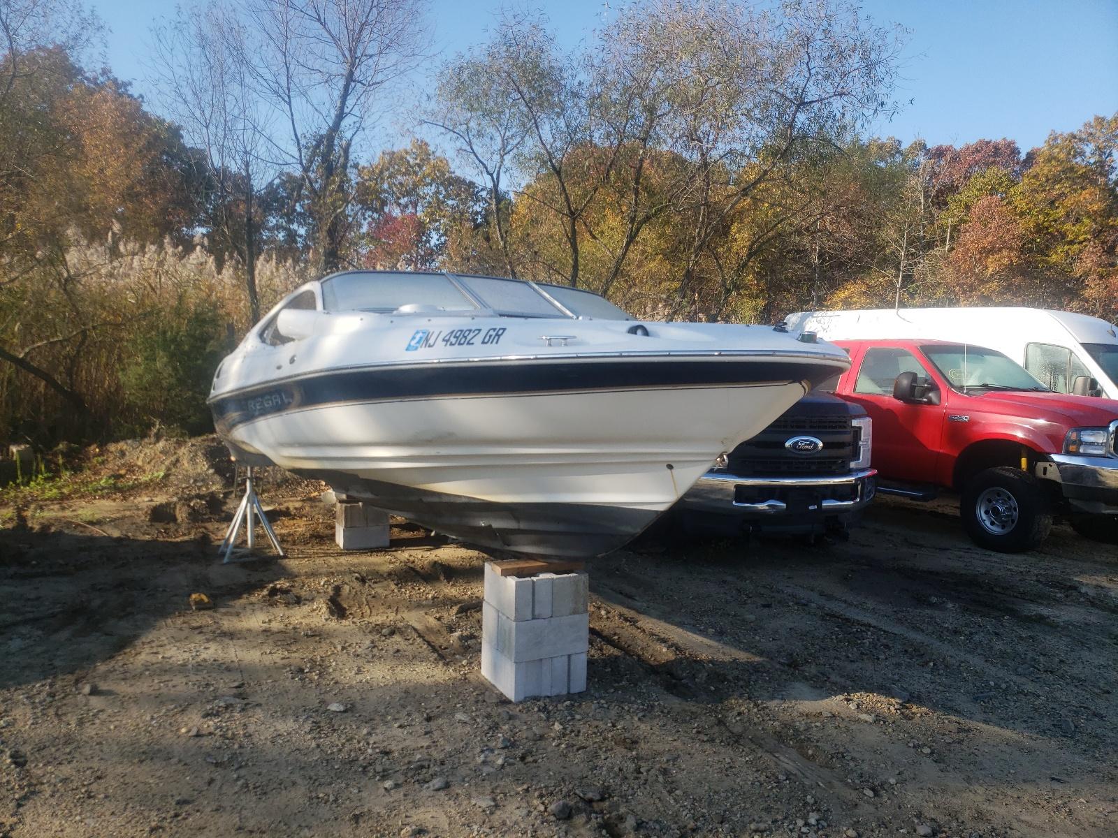 2002 REGAL Boat