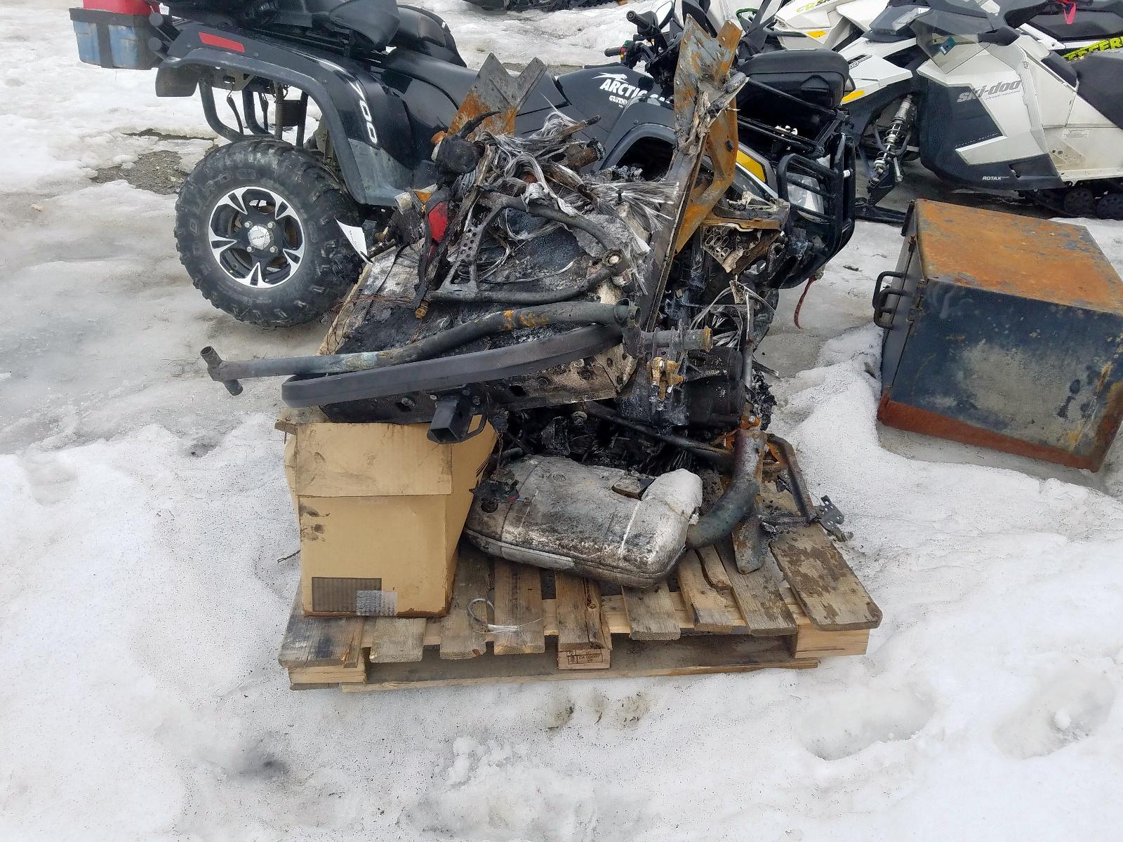 2022 Ski Snowmobile