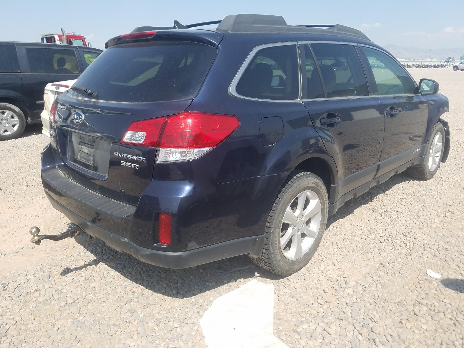 2013 SUBARU Outback