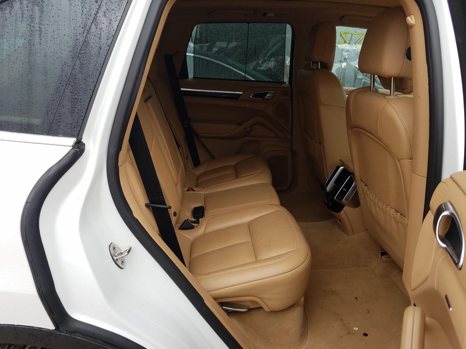 2017 PORSCHE CAYENNE