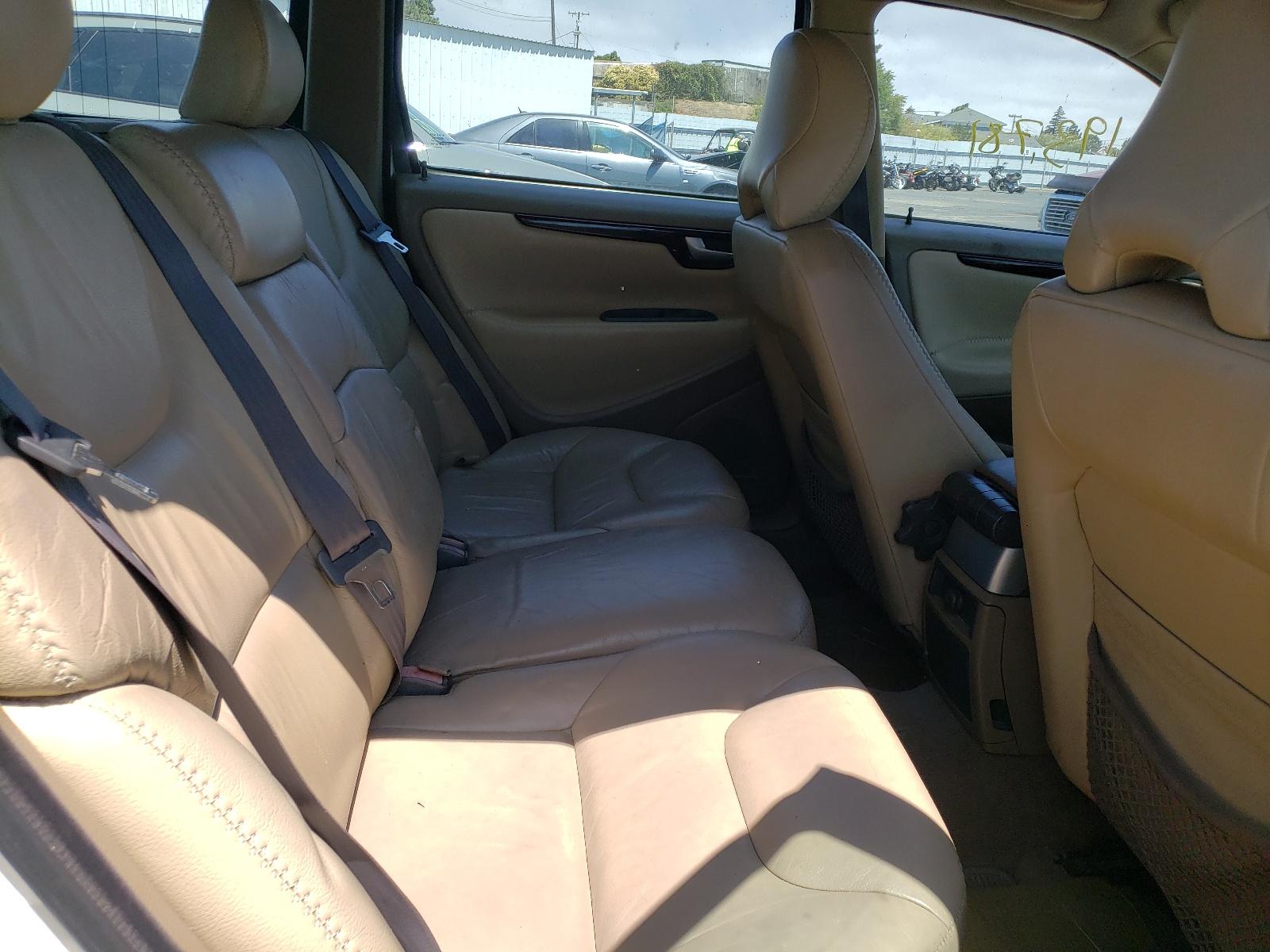 2001 VOLVO V70