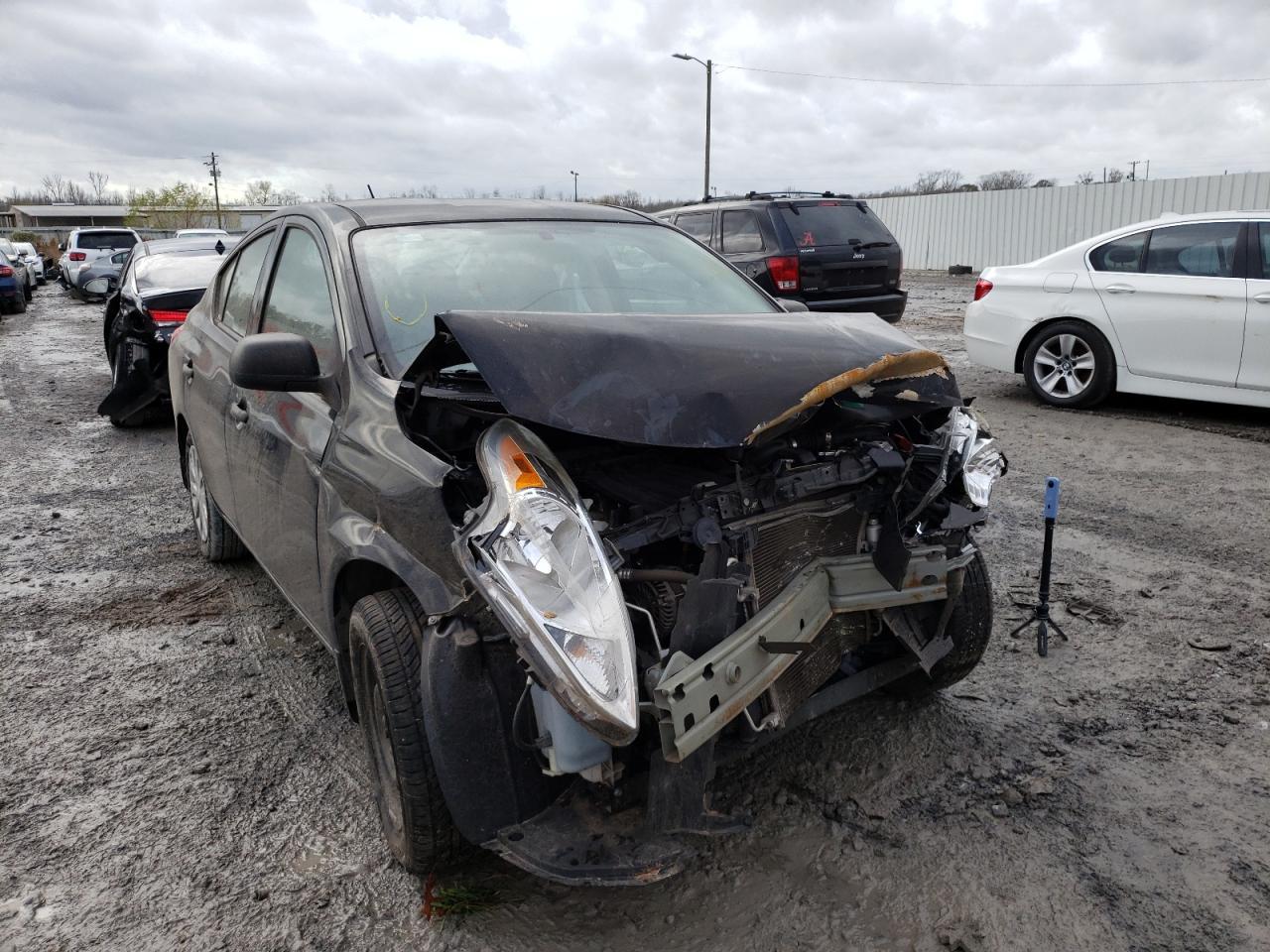 2015 NISSAN VERSA