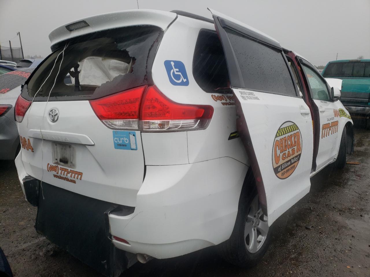 2011 TOYOTA SIENNA