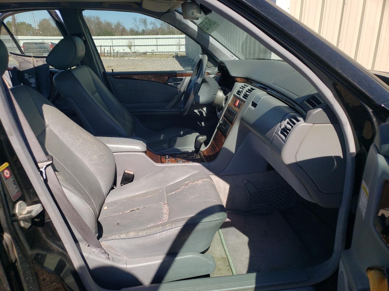2001 MERCEDES-BENZ E-Class