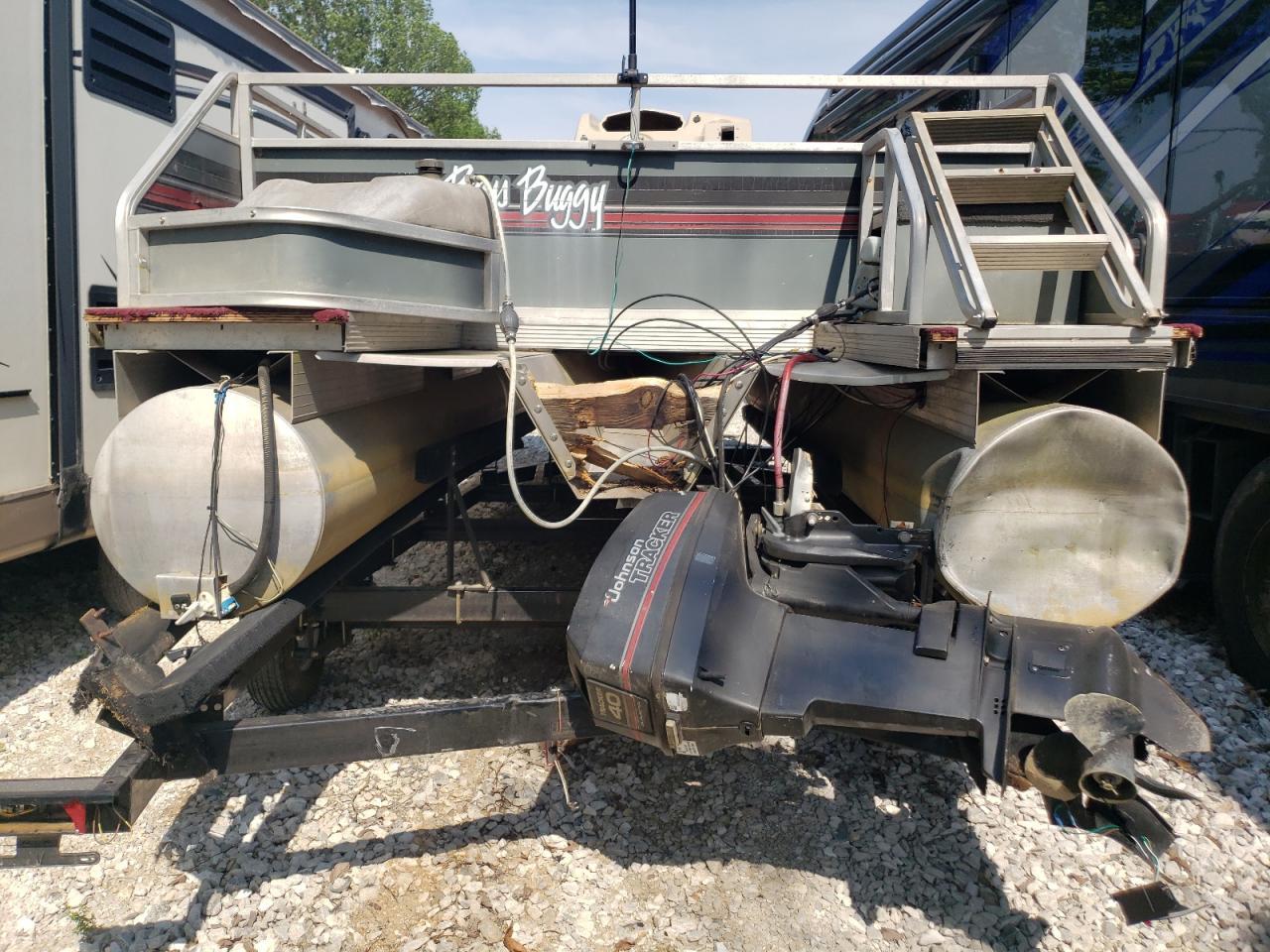 1989 Sun Tracker Boat