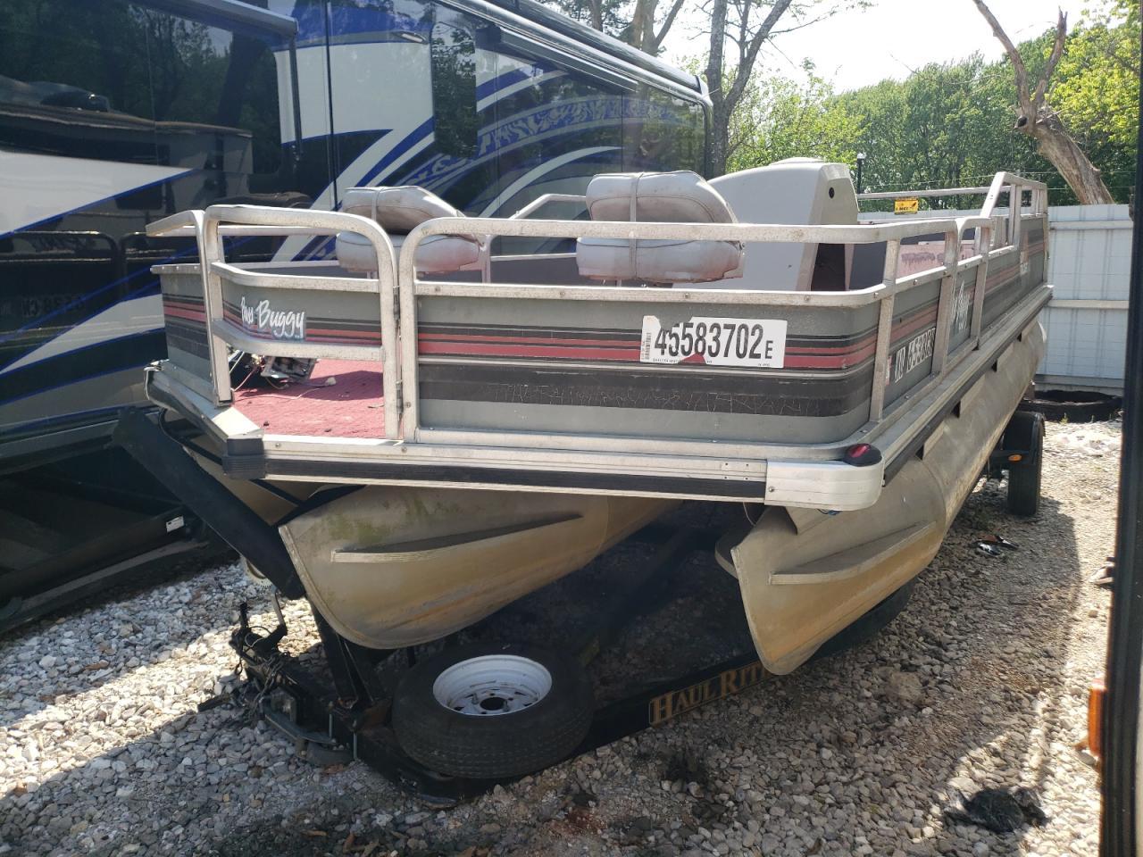 1989 Sun Tracker Boat