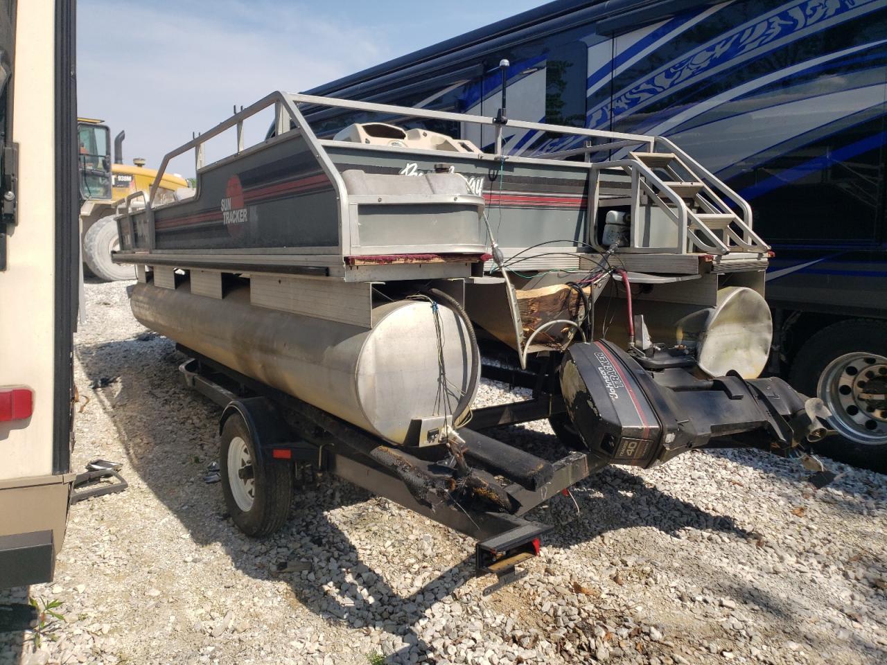 1989 Sun Tracker Boat
