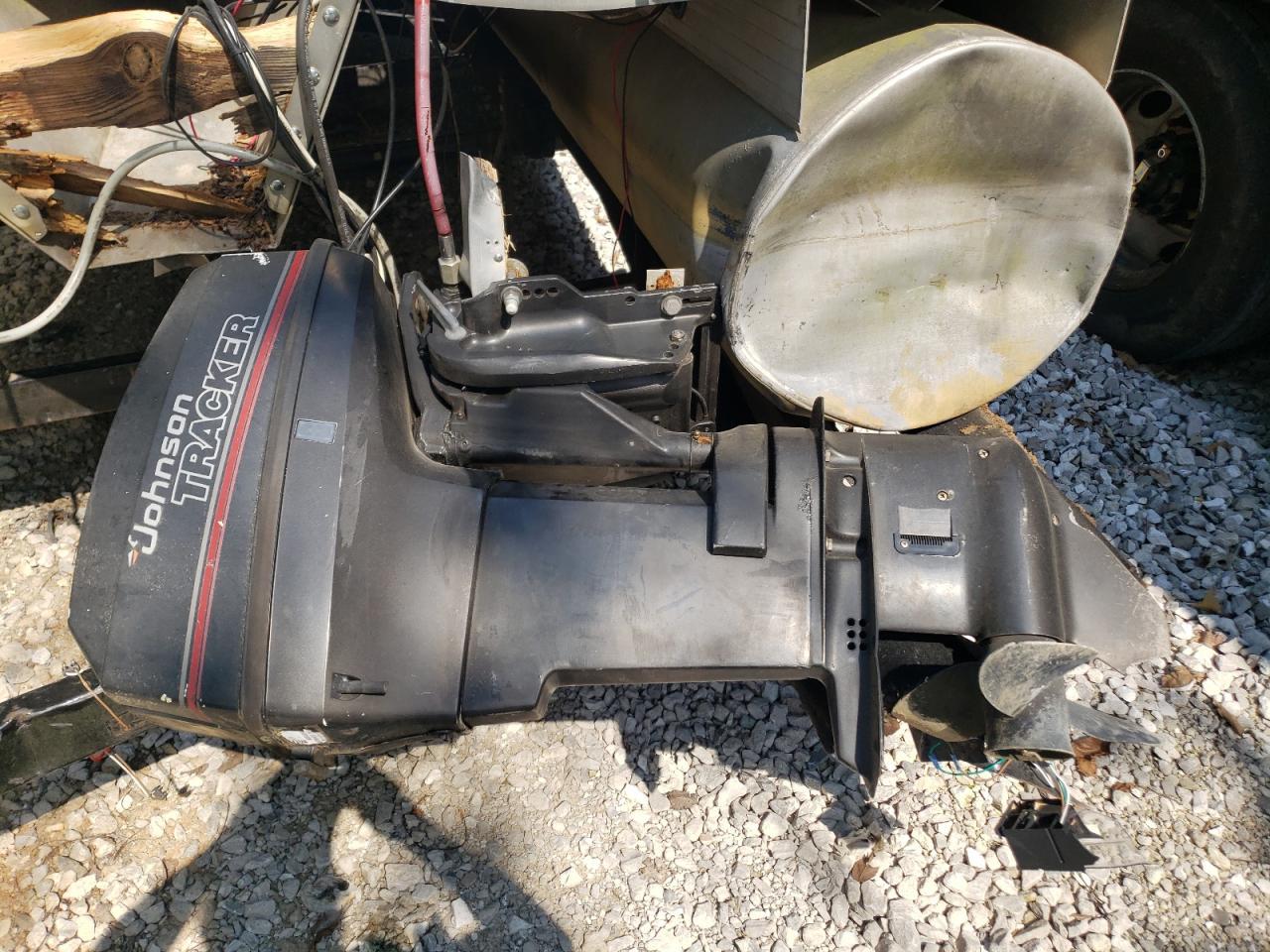 1989 Sun Tracker Boat