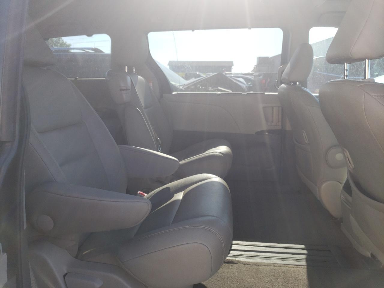2017 TOYOTA SIENNA