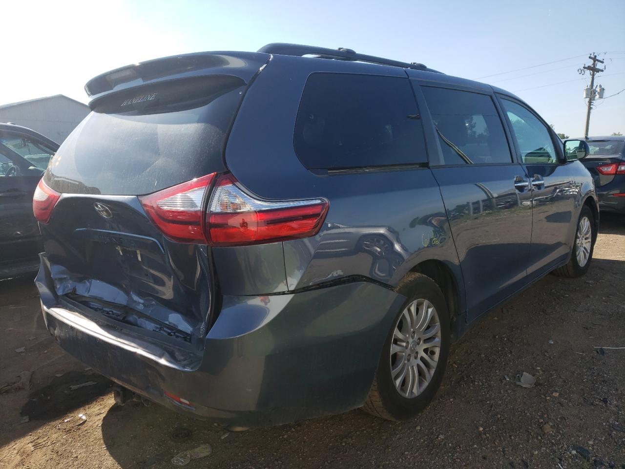 2017 TOYOTA SIENNA