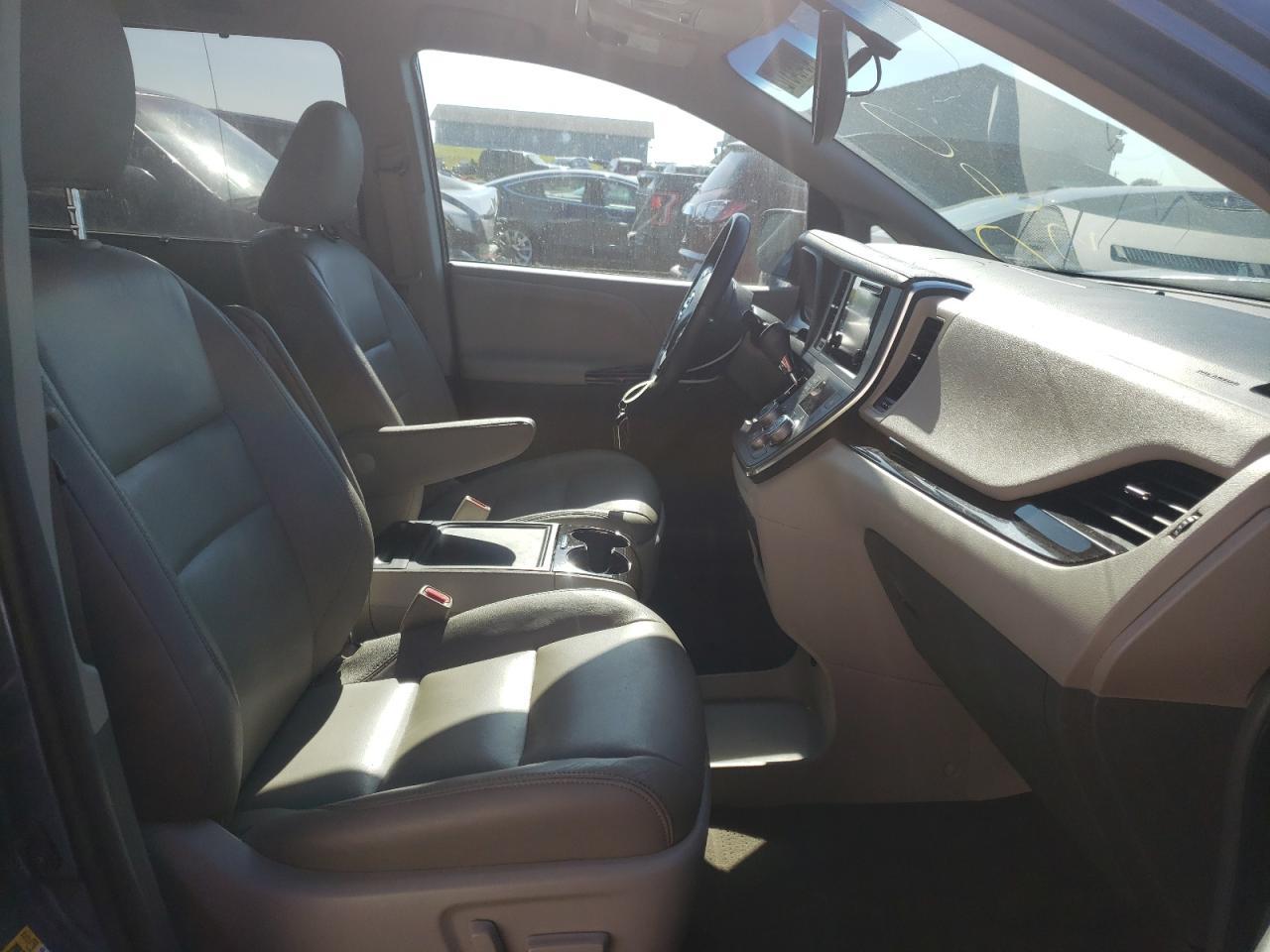 2017 TOYOTA SIENNA