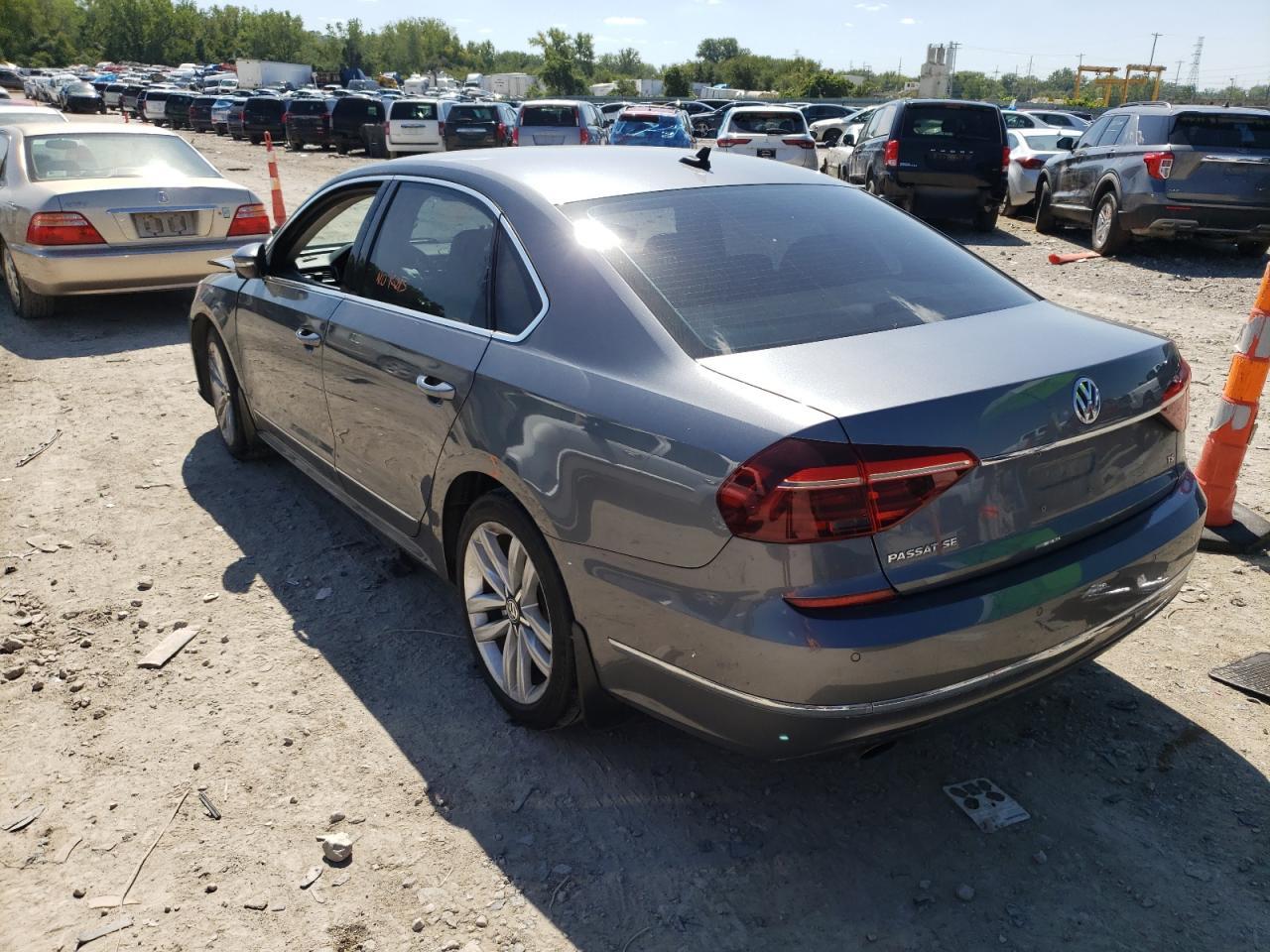 2017 VOLKSWAGEN Passat