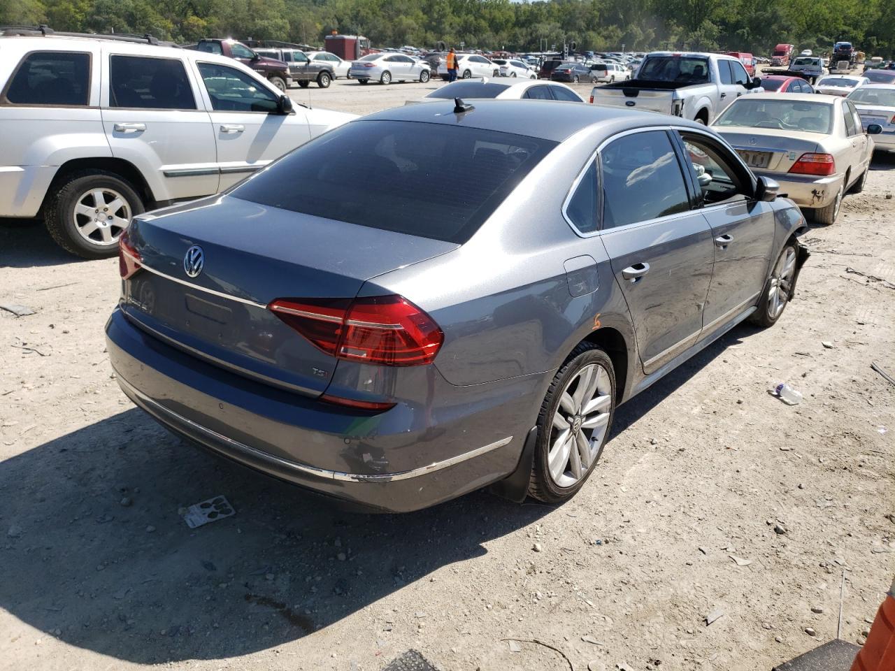 2017 VOLKSWAGEN Passat