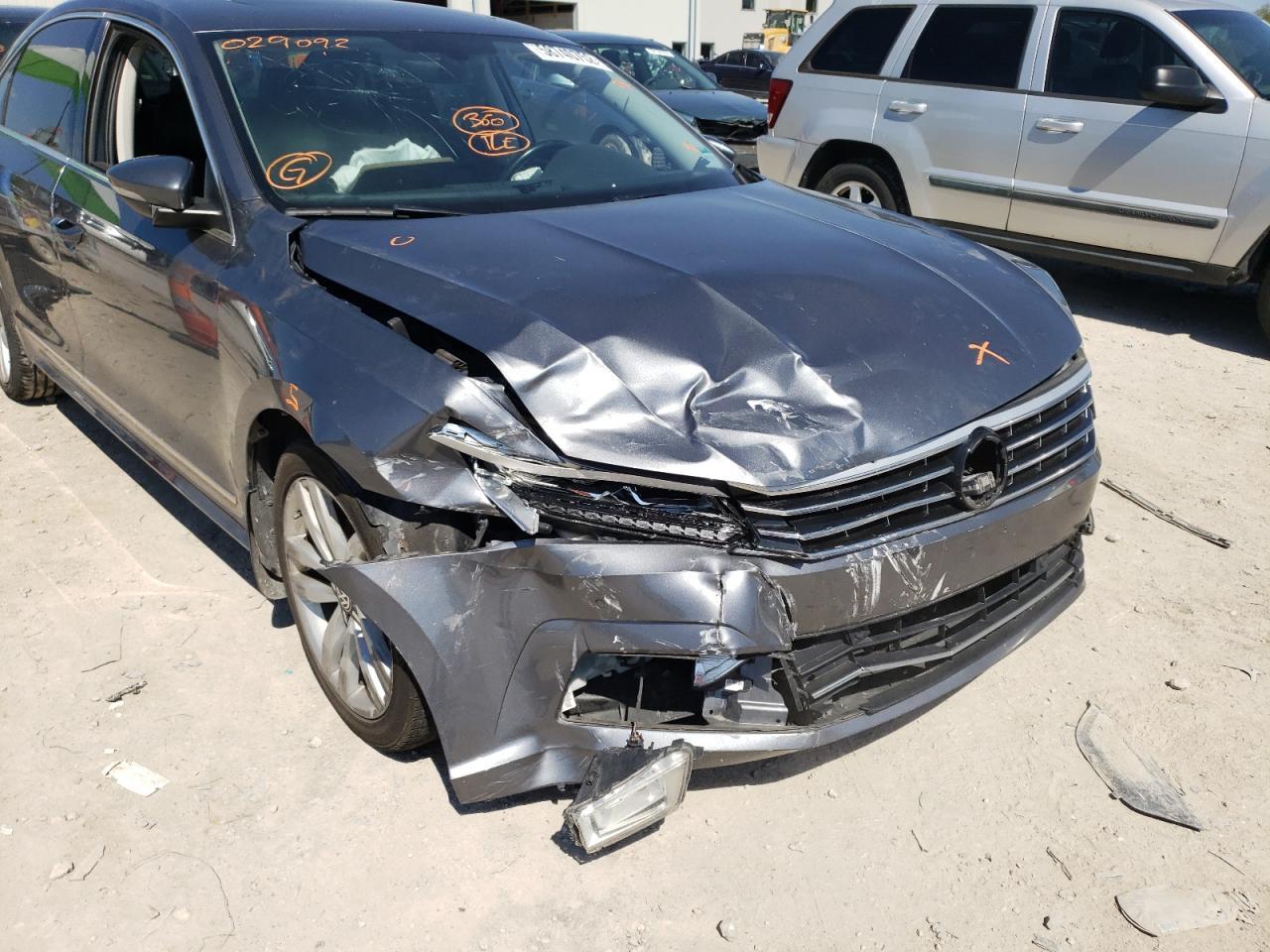 2017 VOLKSWAGEN Passat