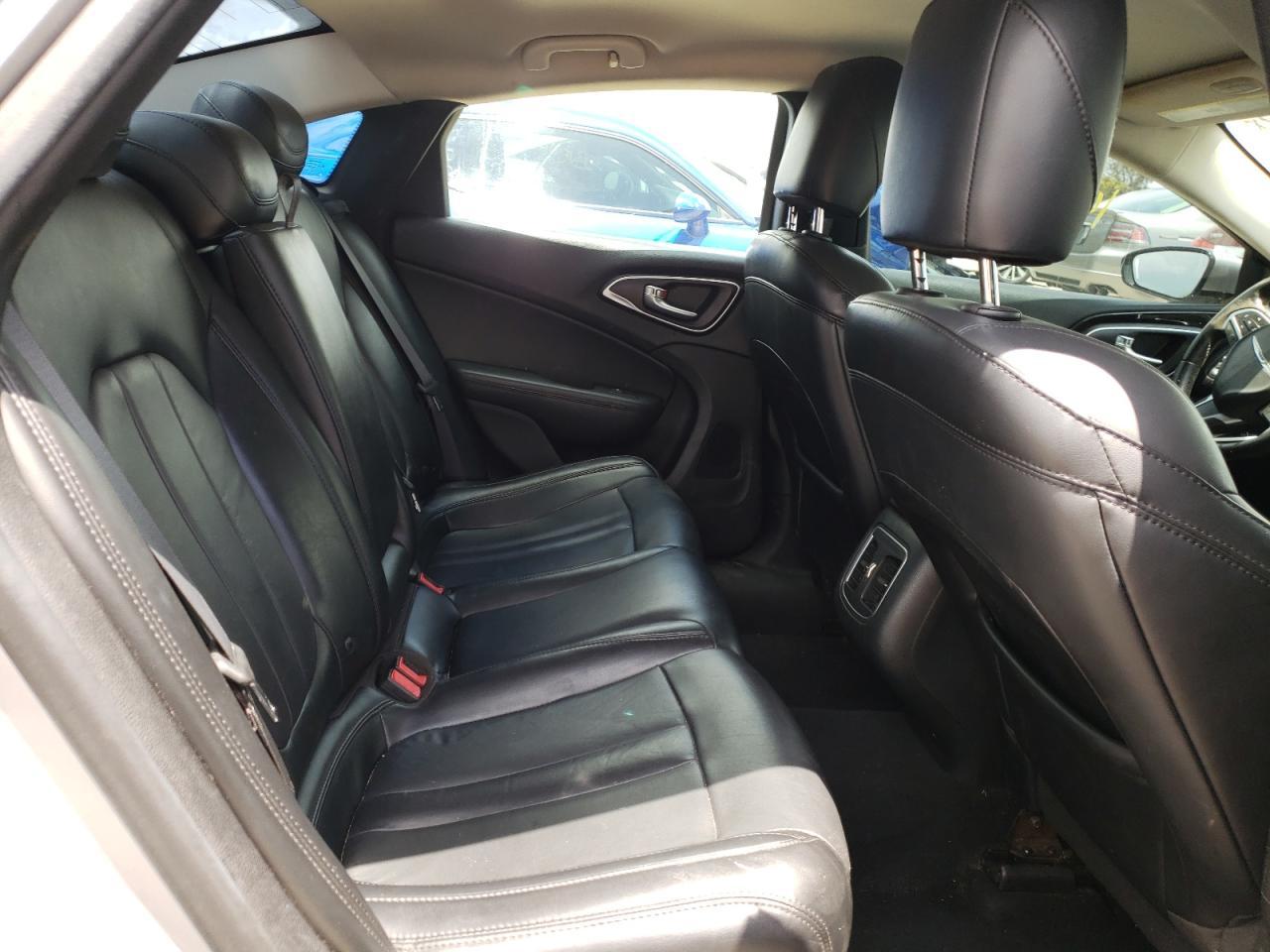 2015 CHRYSLER 200