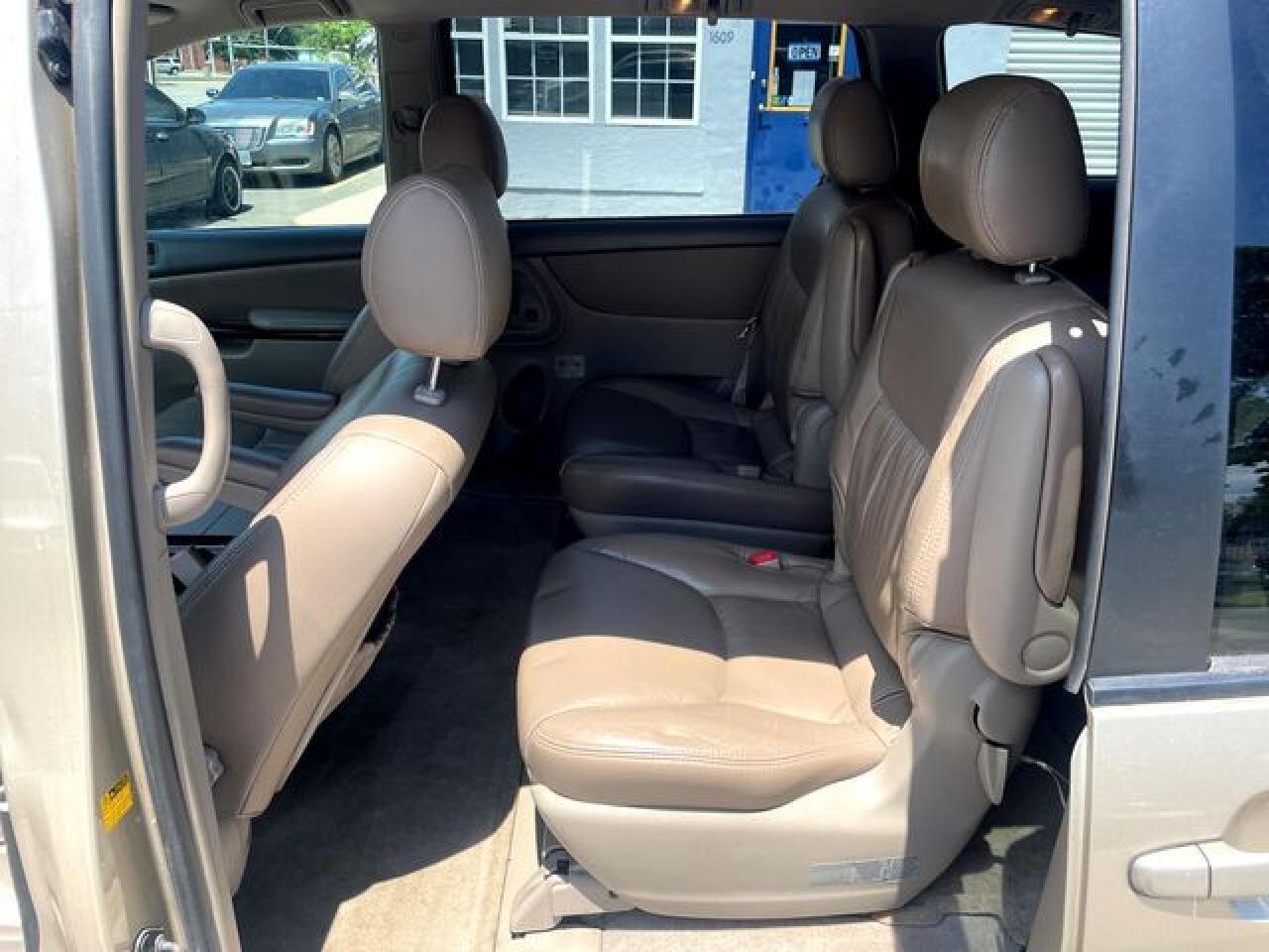 2004 TOYOTA SIENNA
