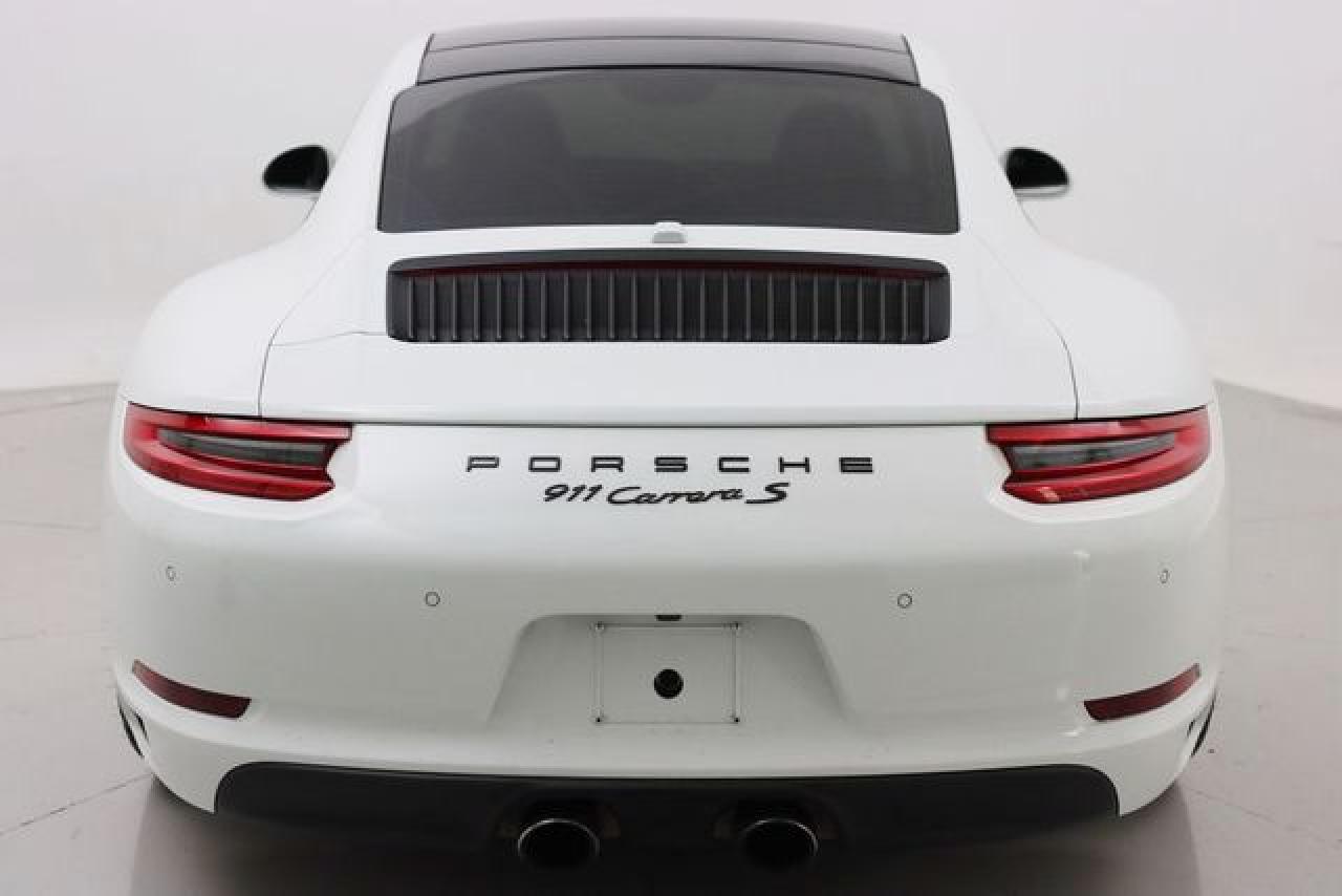 2017 PORSCHE 911
