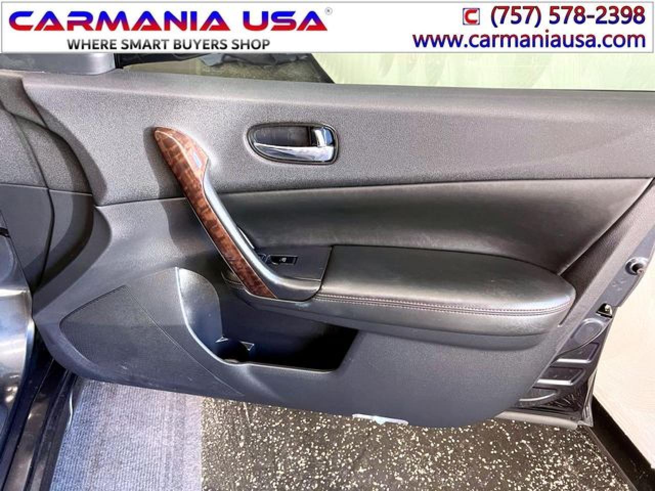 2010 NISSAN Maxima