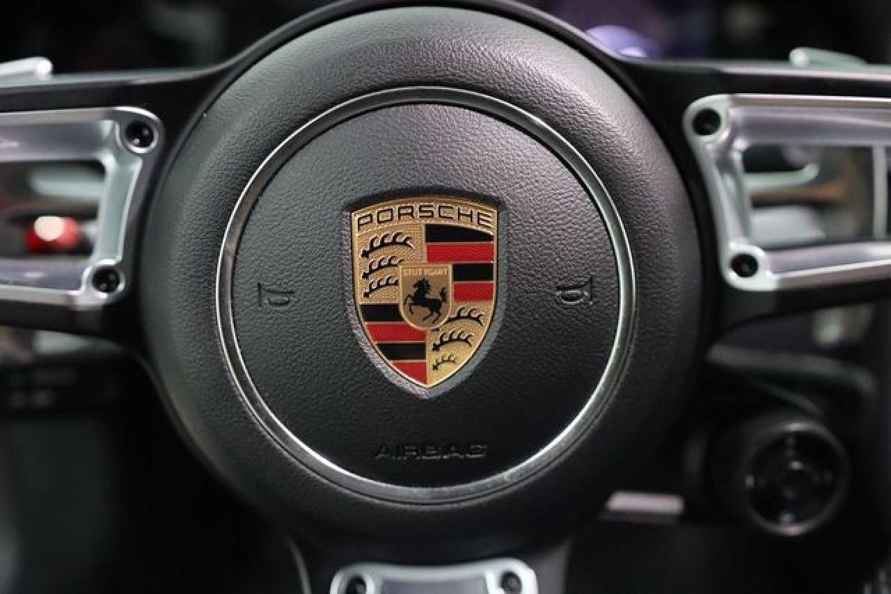 2017 PORSCHE 911