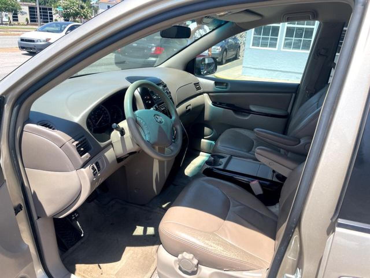 2004 TOYOTA SIENNA