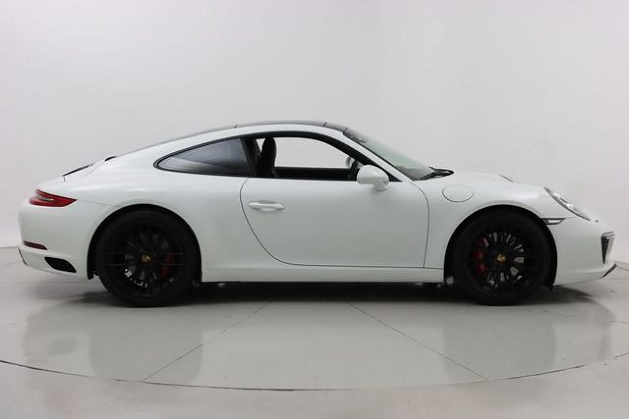 2017 PORSCHE 911