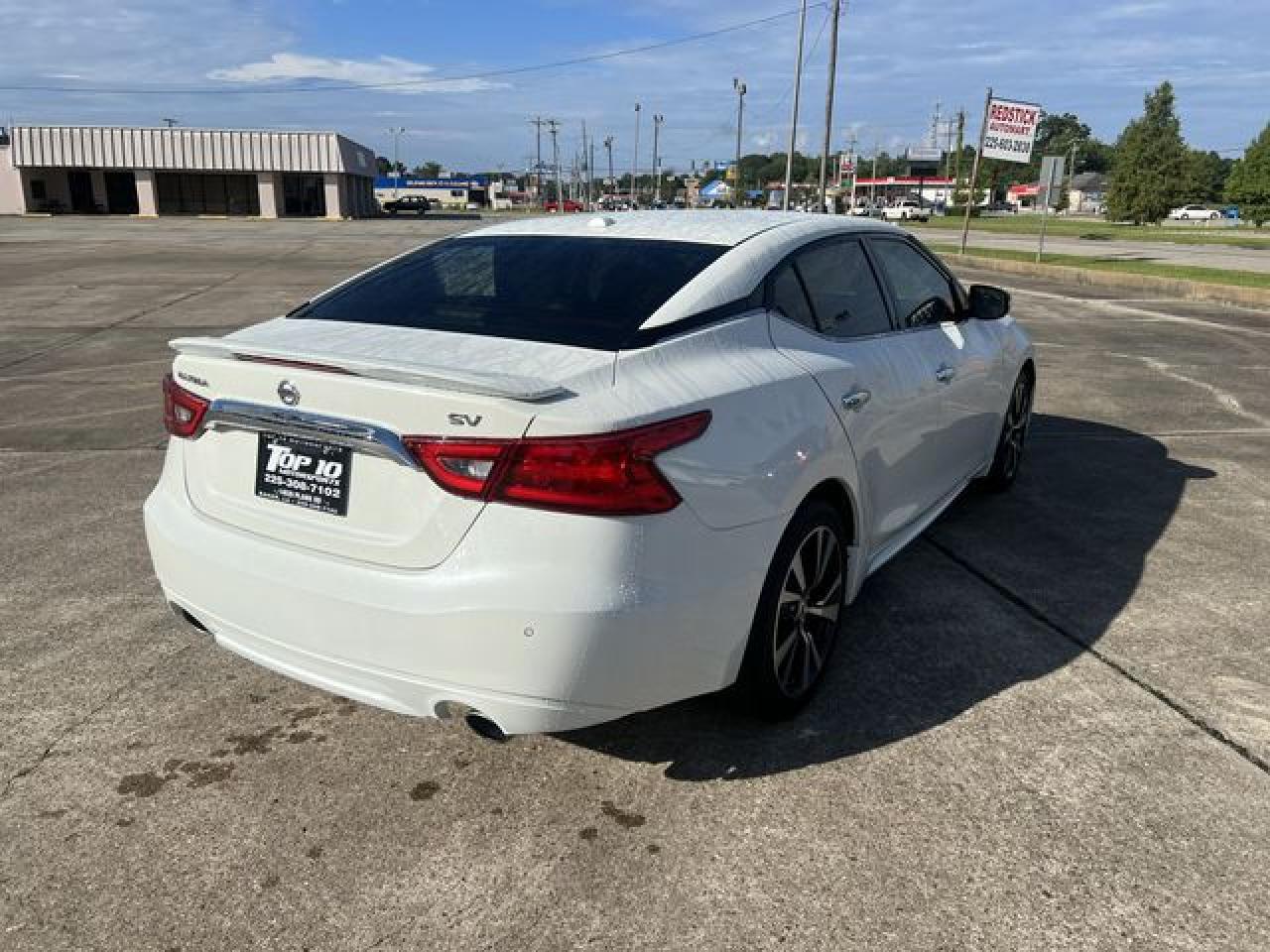 2017 NISSAN Maxima