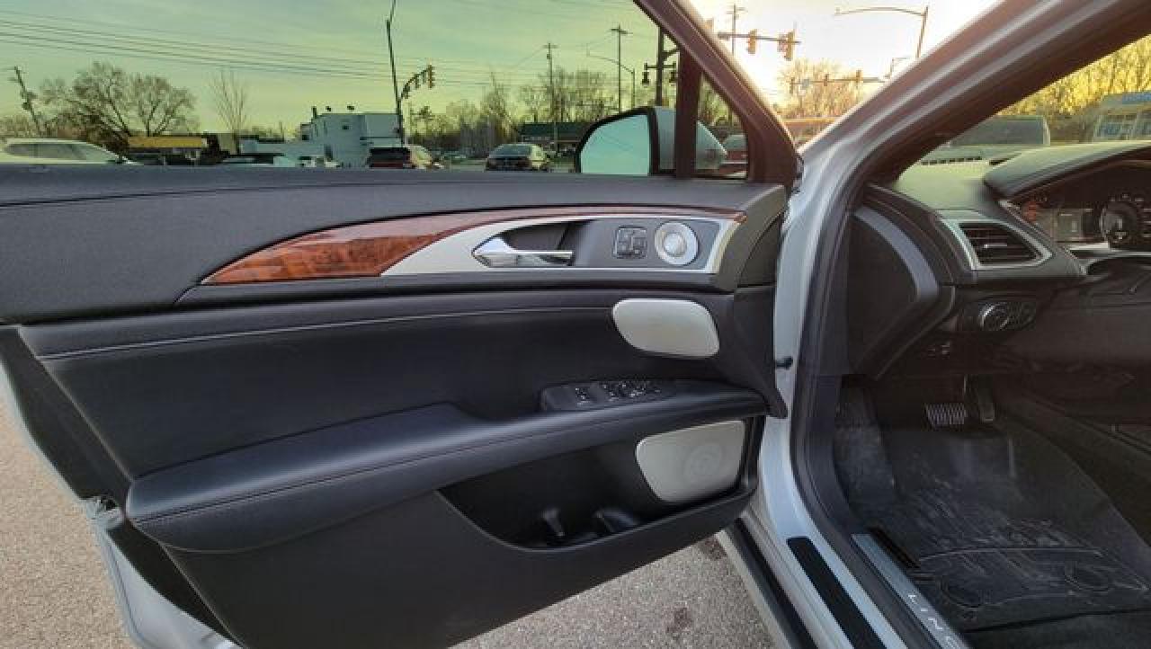 2017 LINCOLN MKZ