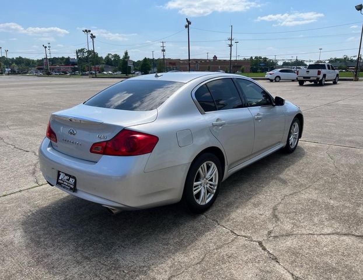 2015 INFINITI Q40