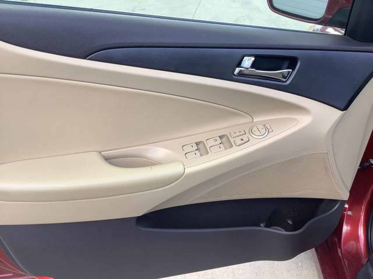 2011 HYUNDAI SONATA