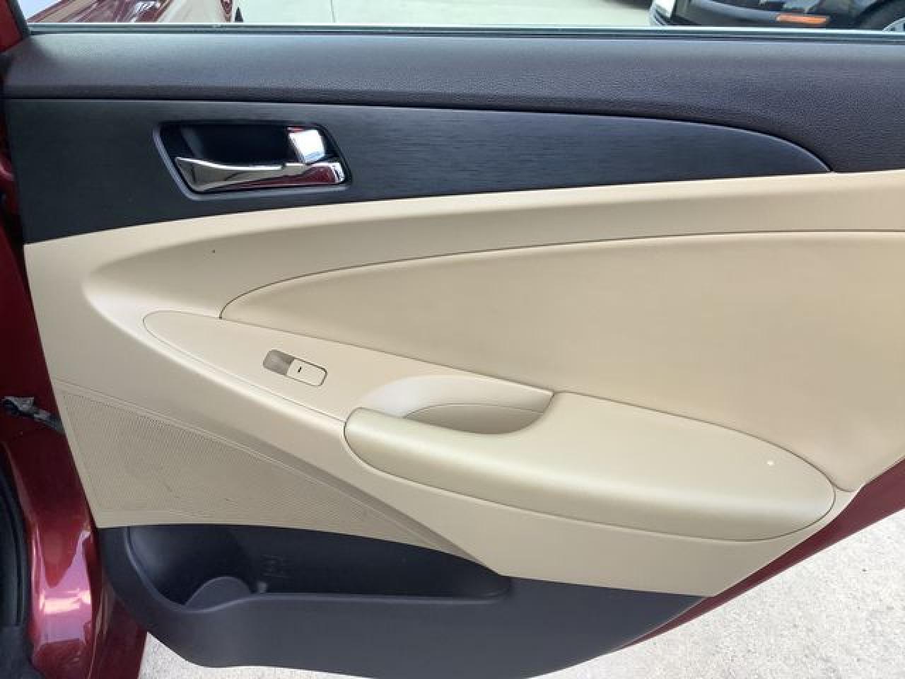 2011 HYUNDAI SONATA