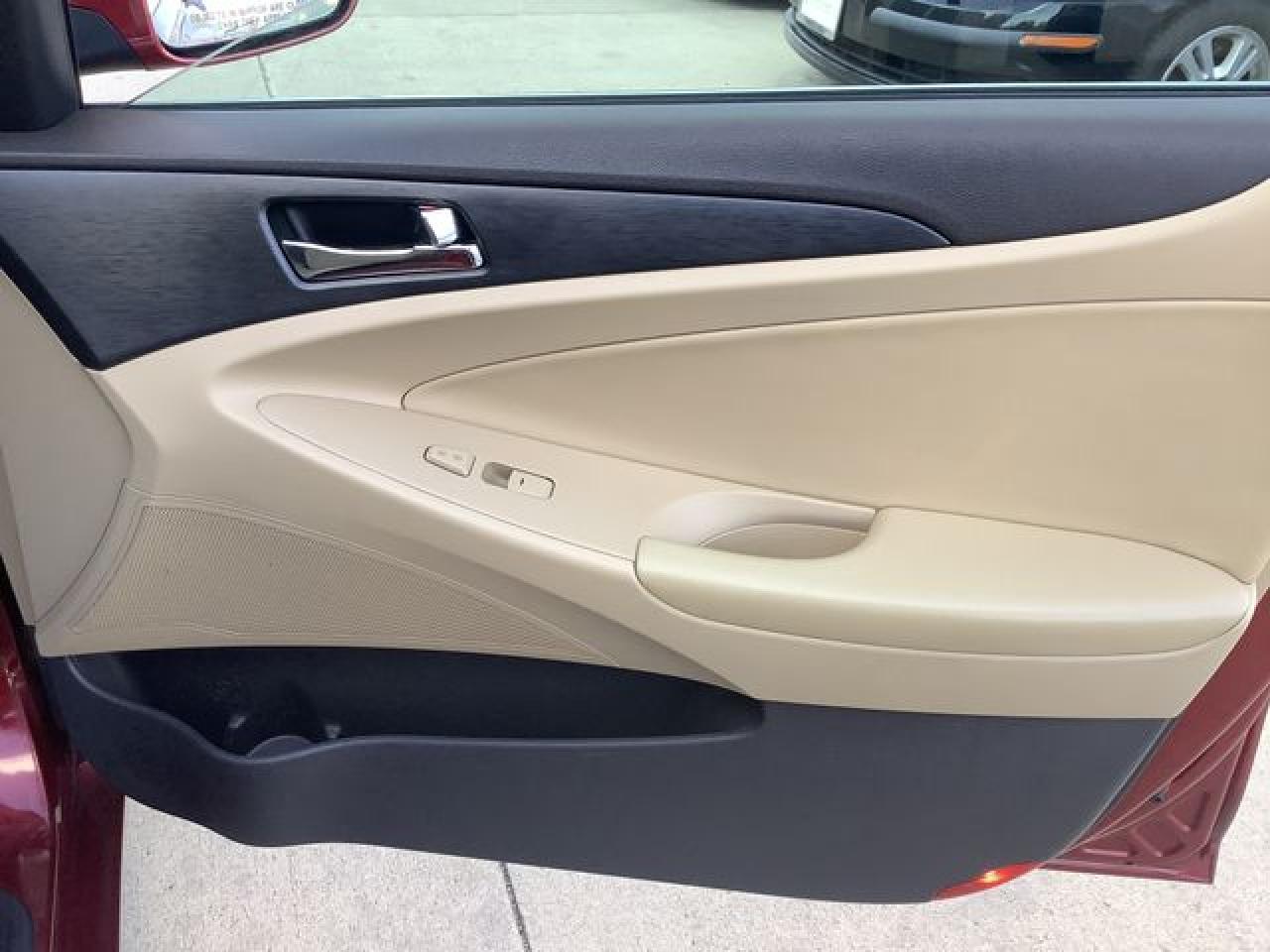 2011 HYUNDAI SONATA