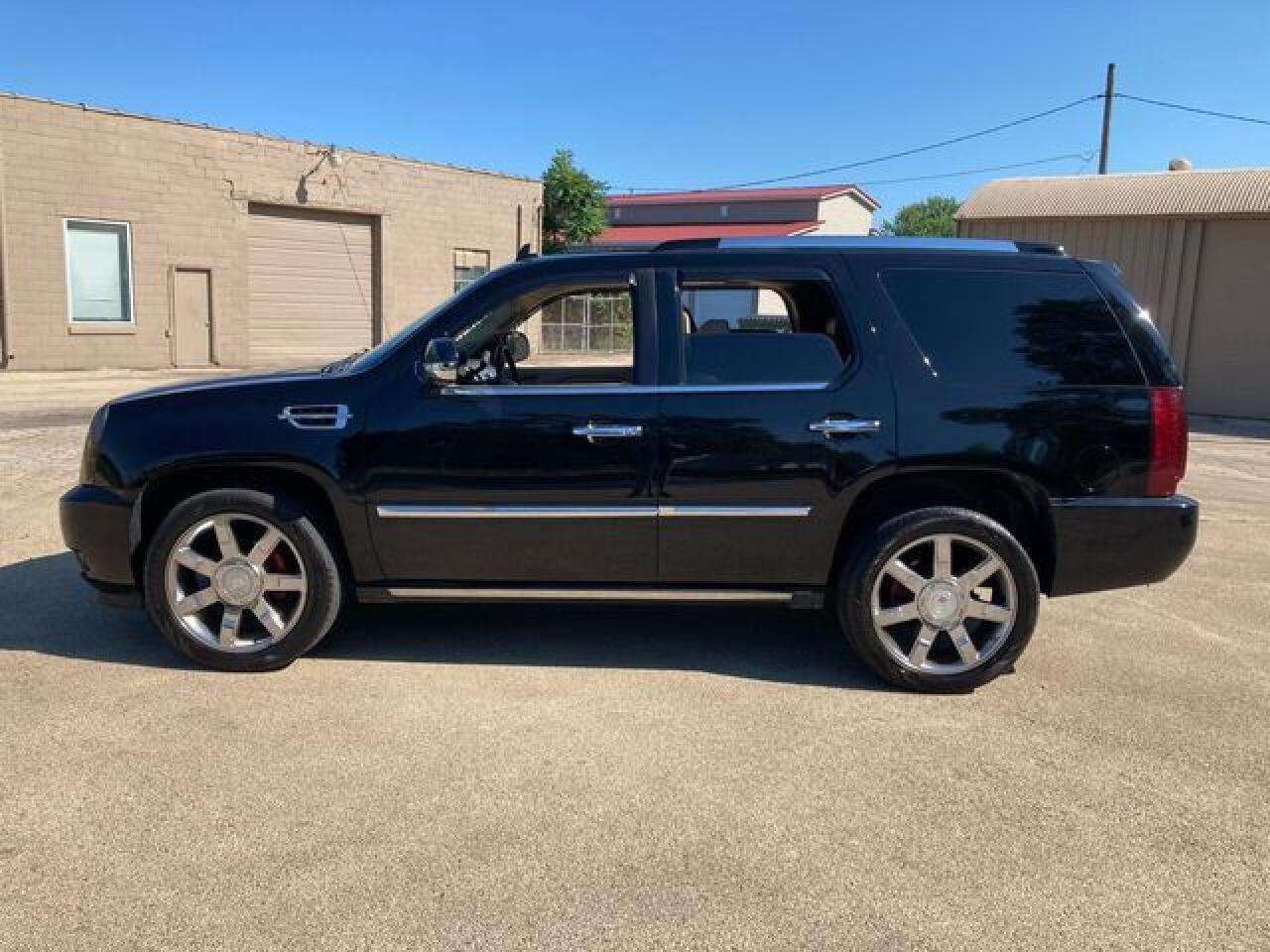 2010 CADILLAC ESCALADE