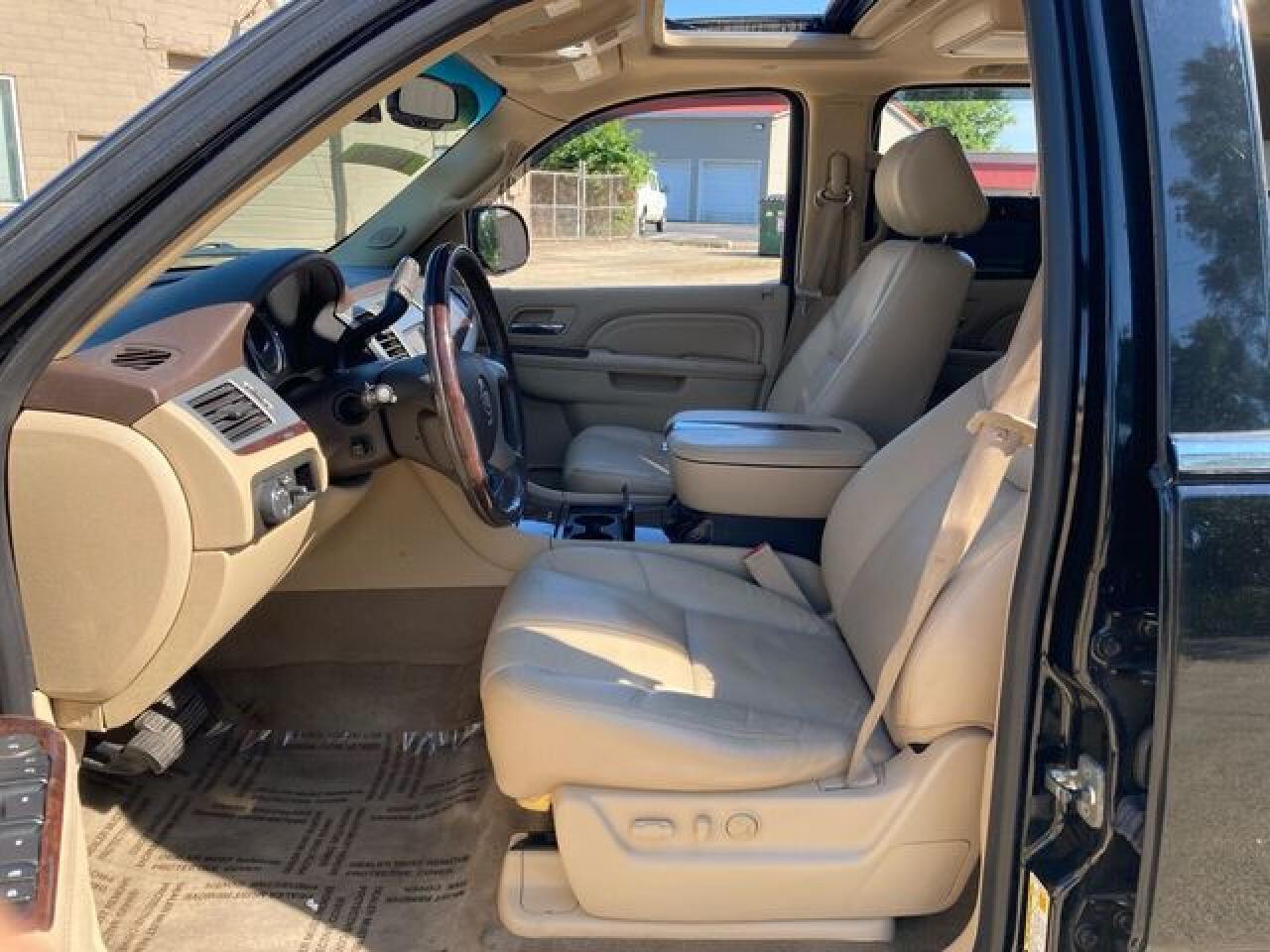 2010 CADILLAC ESCALADE