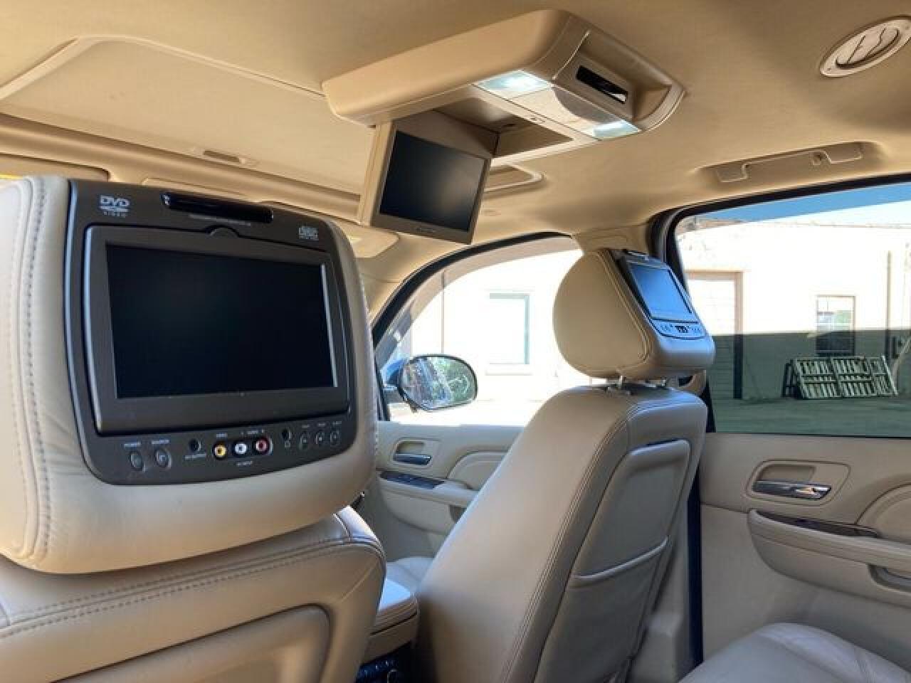2010 CADILLAC ESCALADE