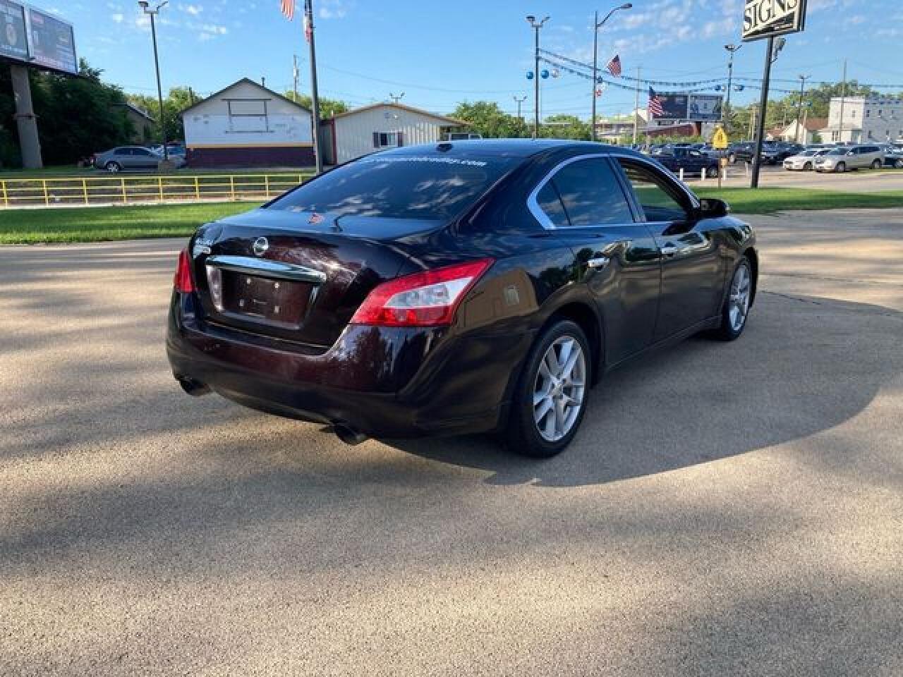 2010 NISSAN Maxima