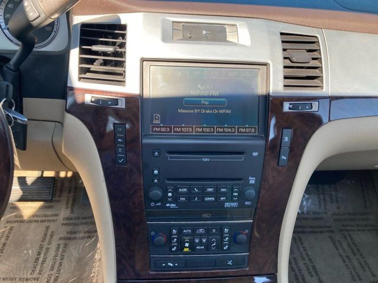 2010 CADILLAC ESCALADE