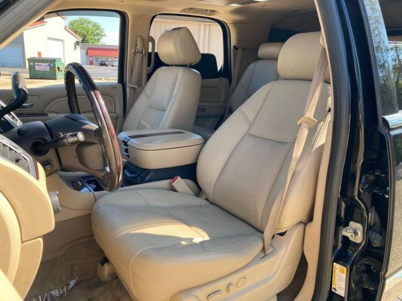 2010 CADILLAC ESCALADE