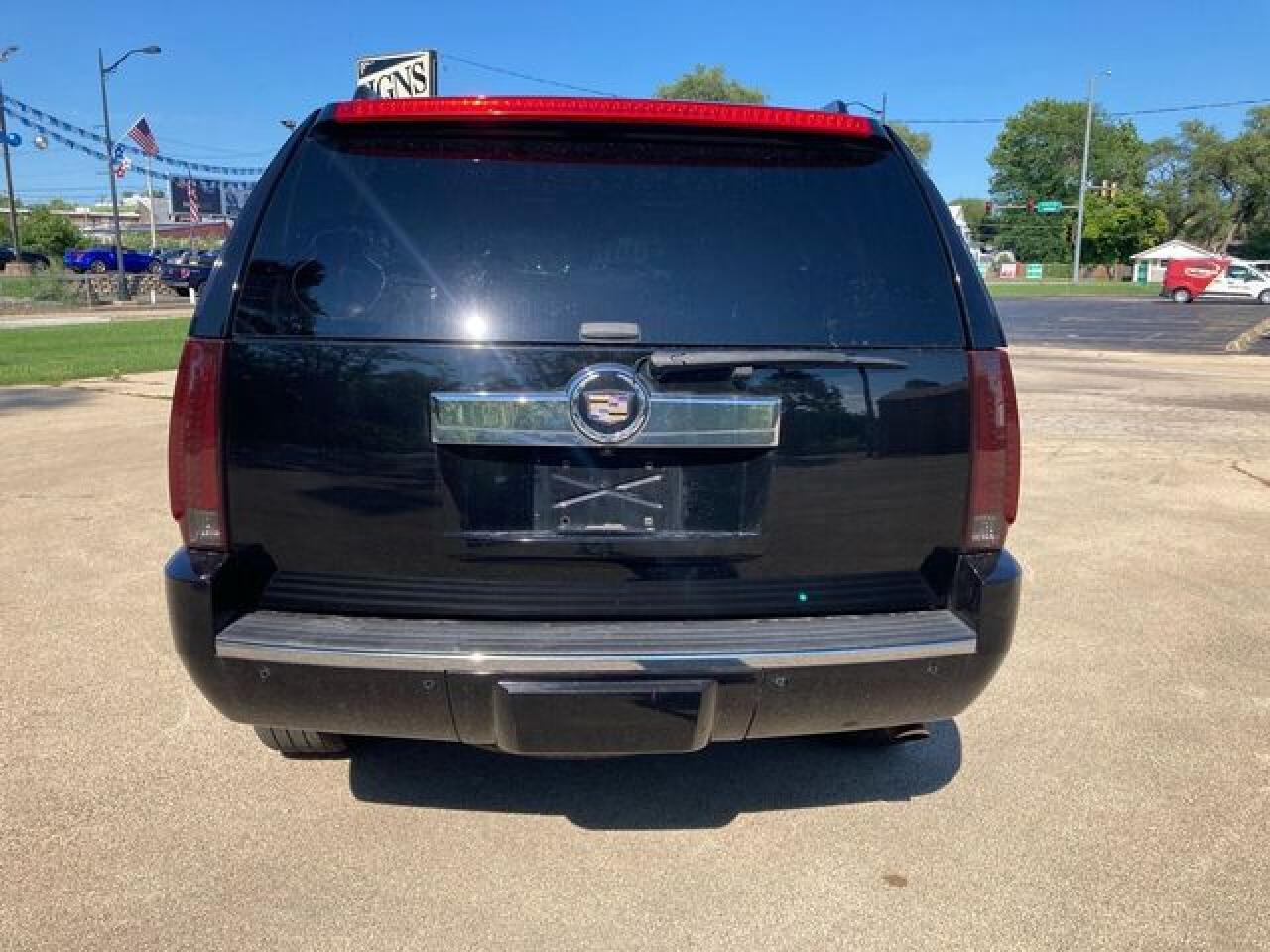 2010 CADILLAC ESCALADE