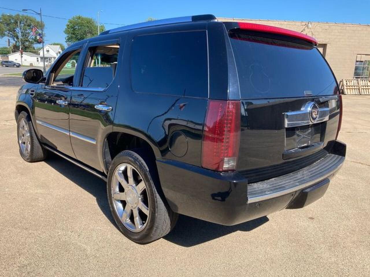 2010 CADILLAC ESCALADE