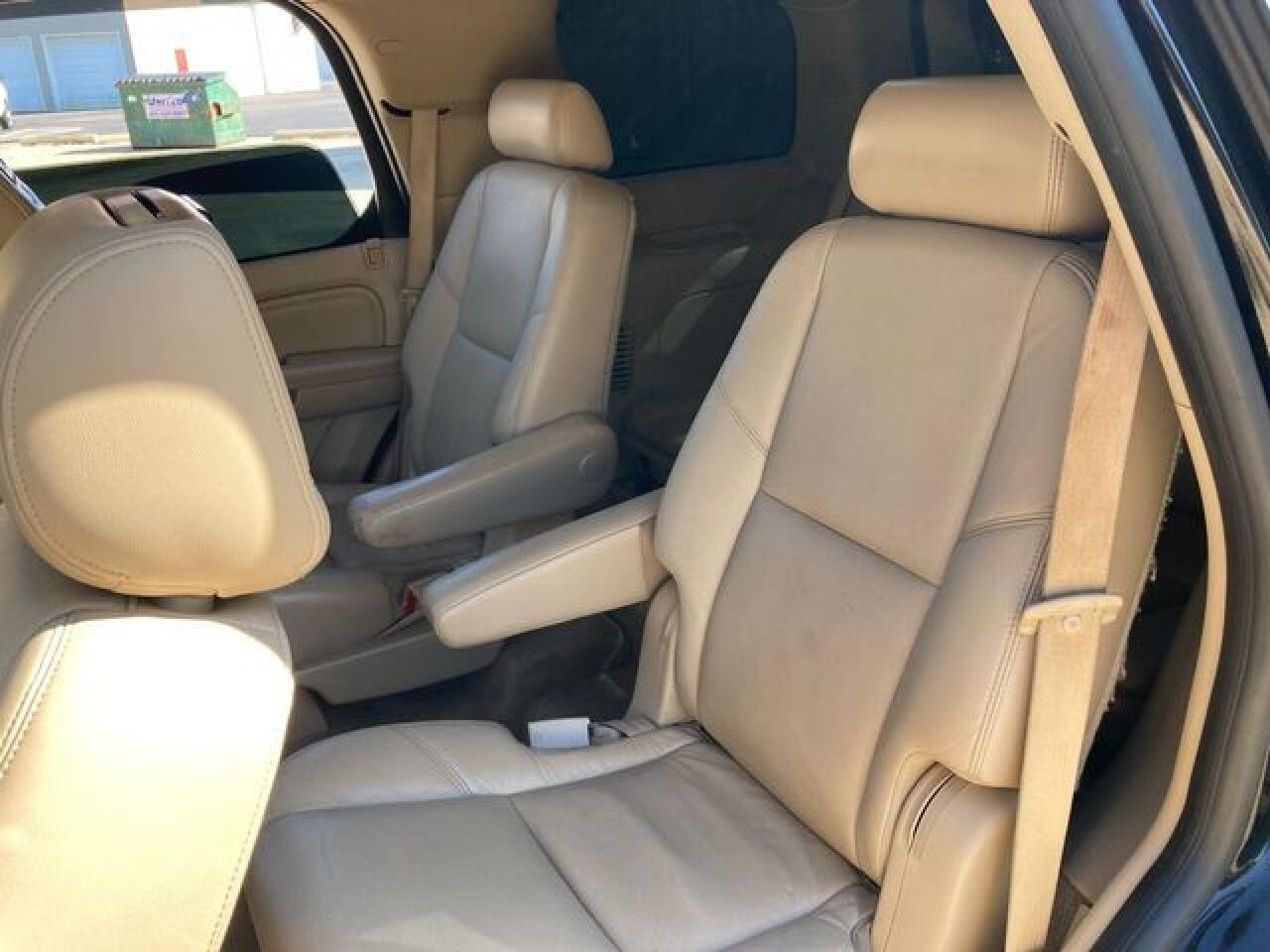 2010 CADILLAC ESCALADE