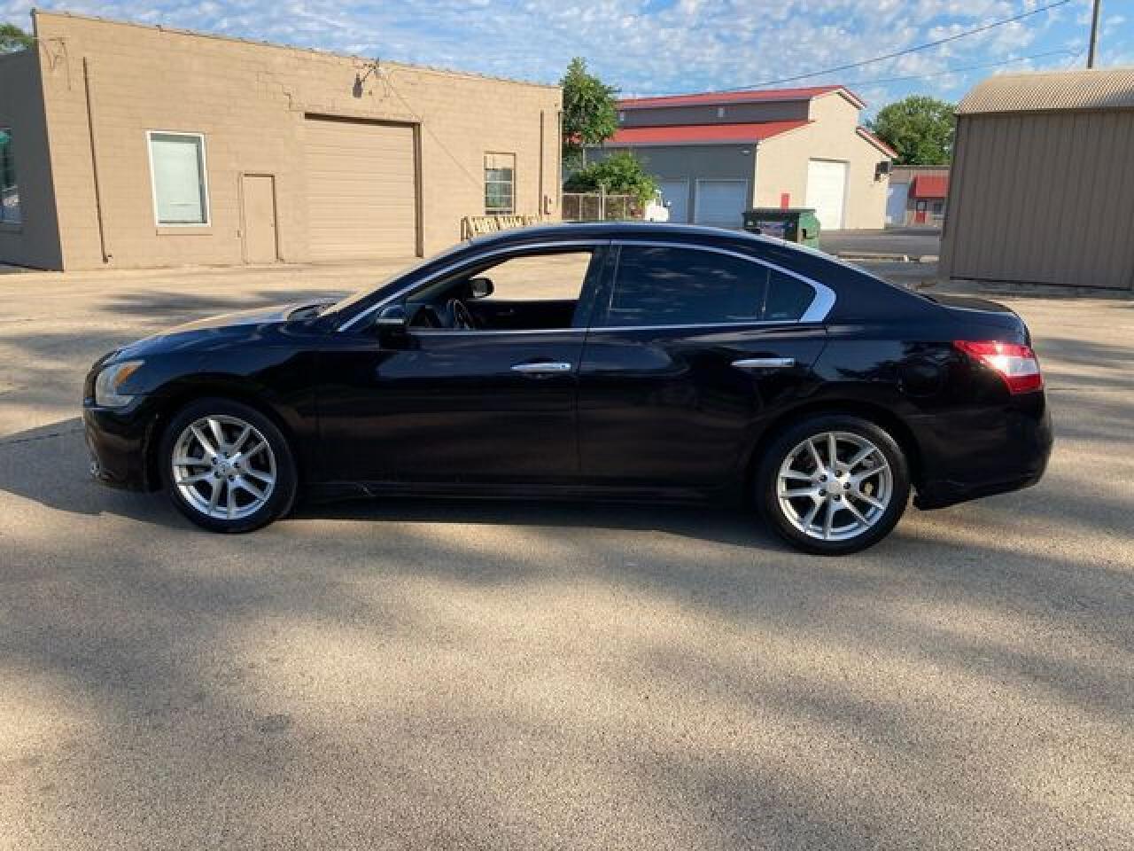 2010 NISSAN Maxima