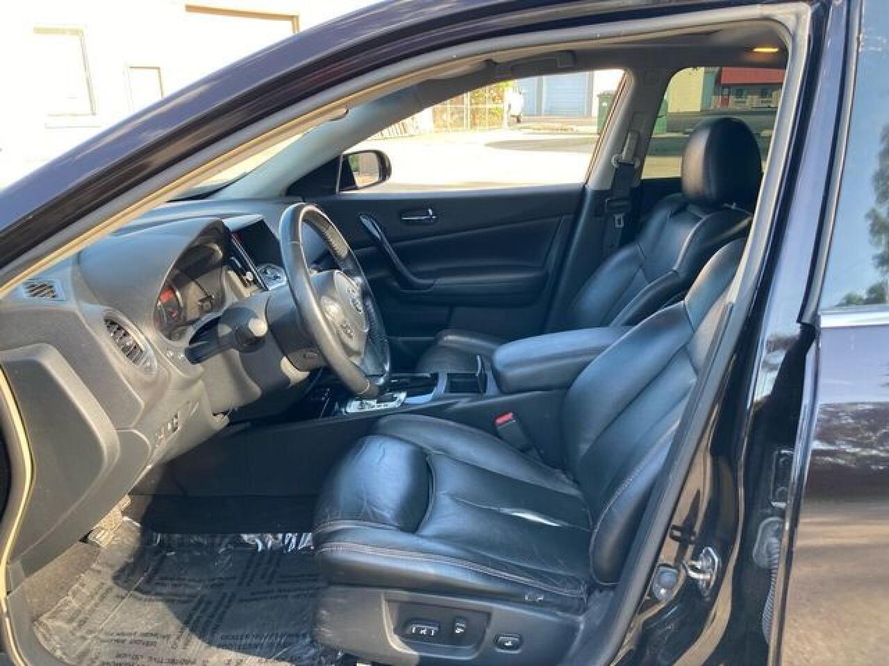 2010 NISSAN Maxima