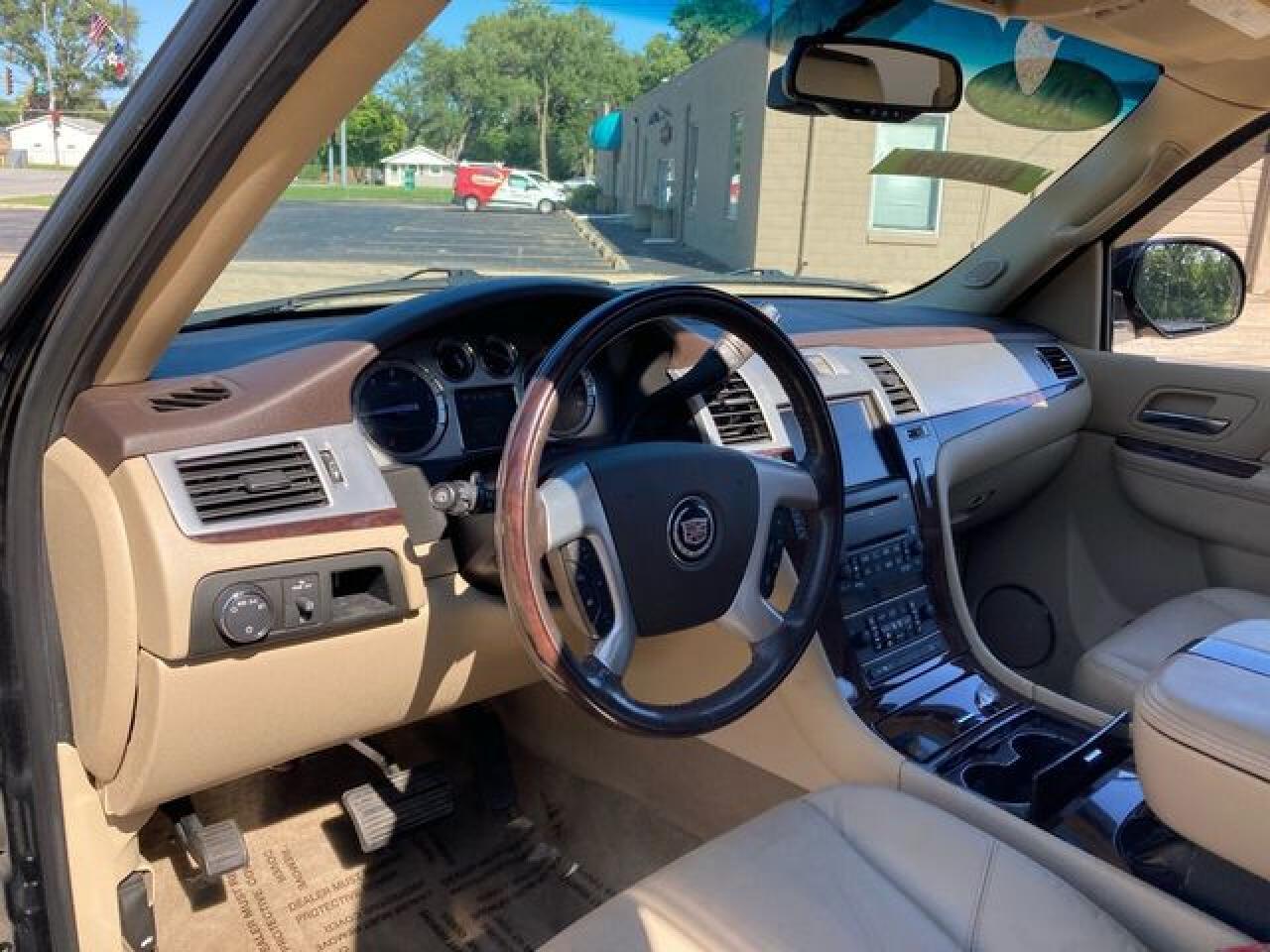 2010 CADILLAC ESCALADE