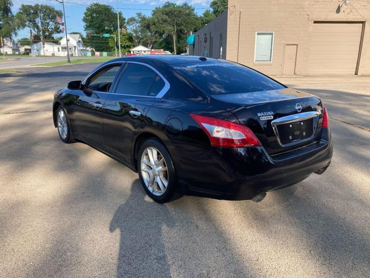 2010 NISSAN Maxima