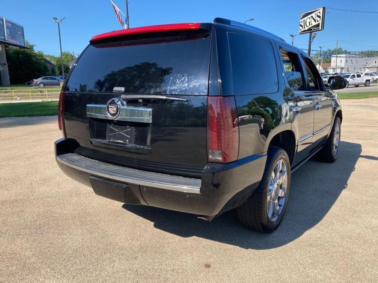 2010 CADILLAC ESCALADE